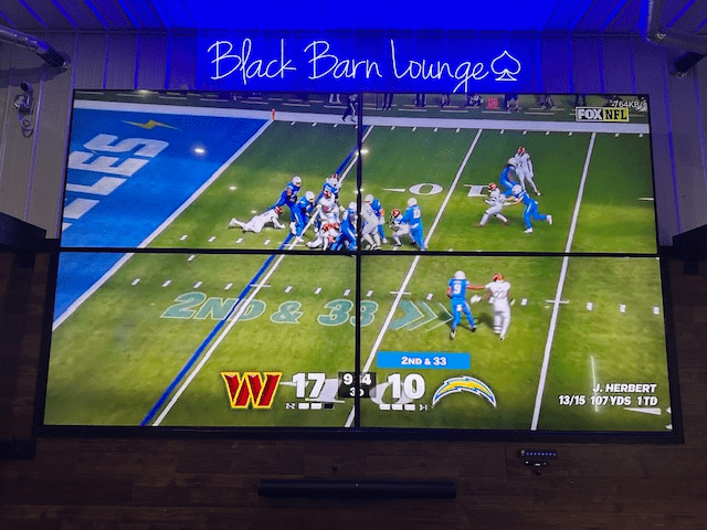 Football game showing a touchdown by Washington Huskies.